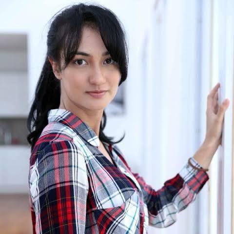 Atiqah Hasiholan