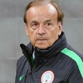 DT. Gernot Rohr