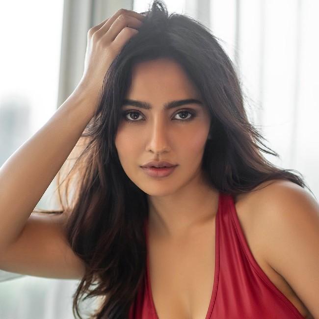Who is the Hottest actress?