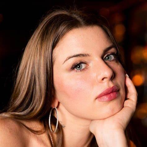 Julia Fox
