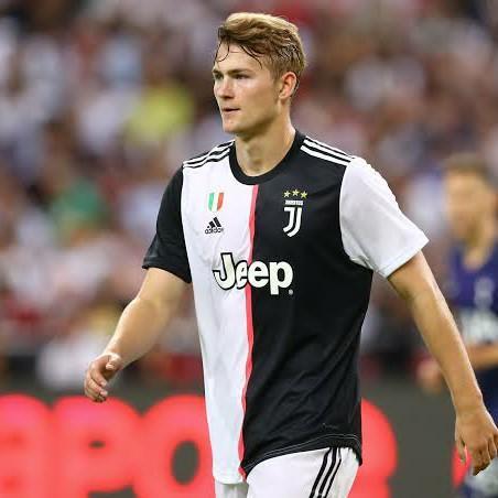 M De Ligt