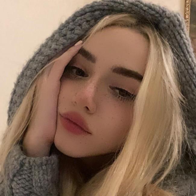 ｃｕｔｅ ｇｉｒｌ
