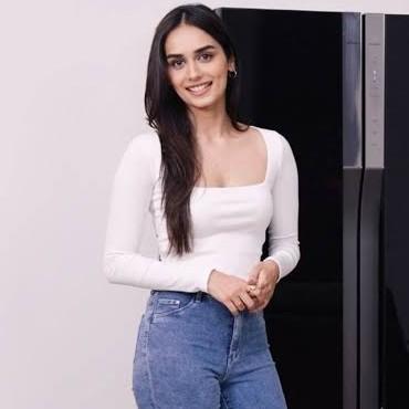 Manushi Chillar
