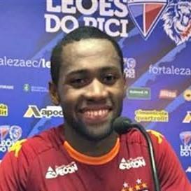 29- Jose Isaac (zagueiro)