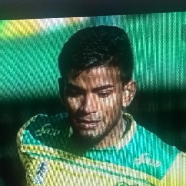 19- Raul Loaiza (meia)