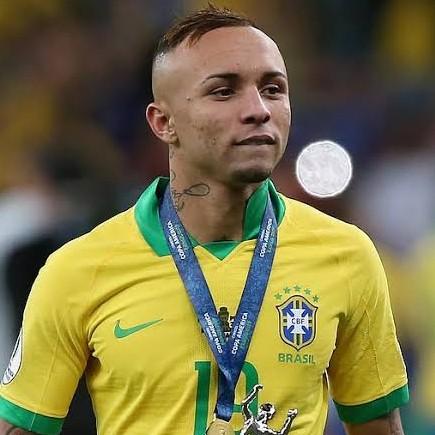Everton Soares