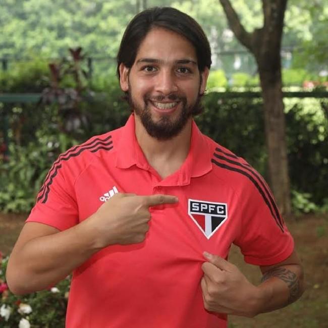 M. BENÍTEZ