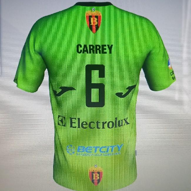 Carrey (L)