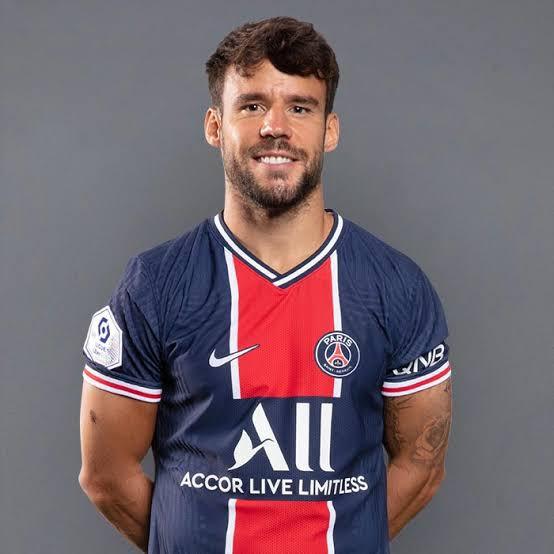 J. Bernat (LB)