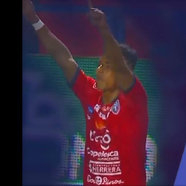 10 Júlio Cruz