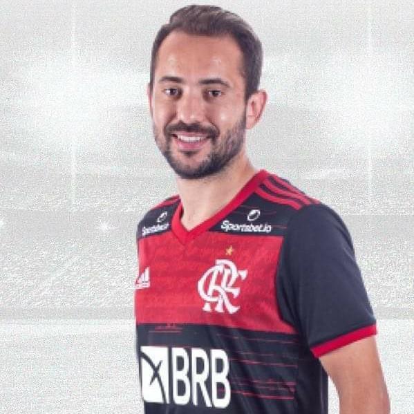 8 Everton Ribeiro