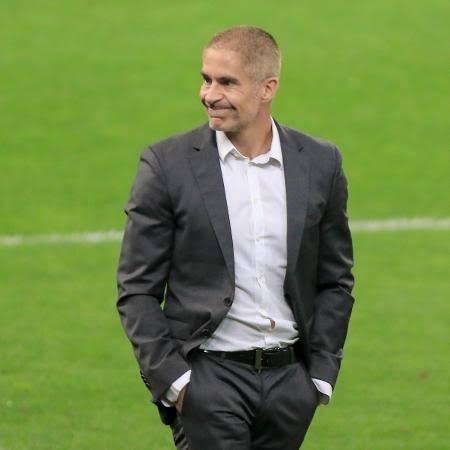 (T) Sylvinho