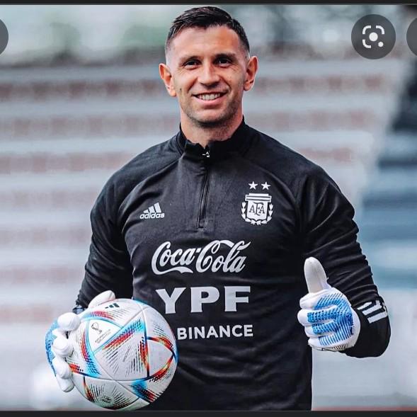 Dibu Martínez