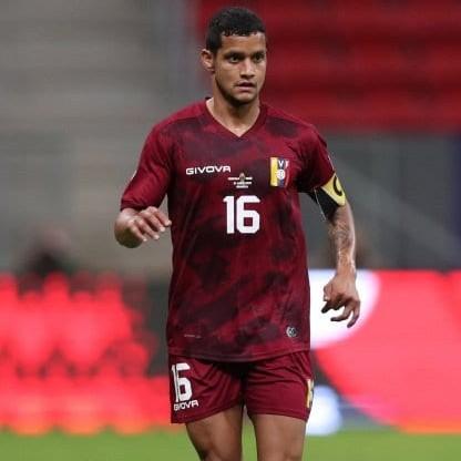 Roberto Rosales