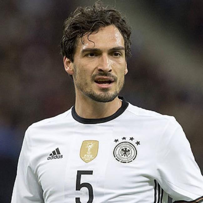 M. HUMMELS