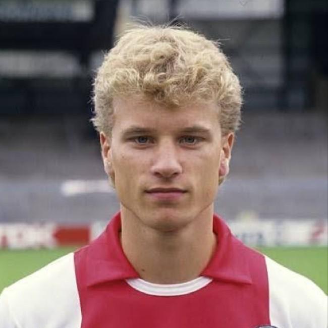 Bergkamp(RW)