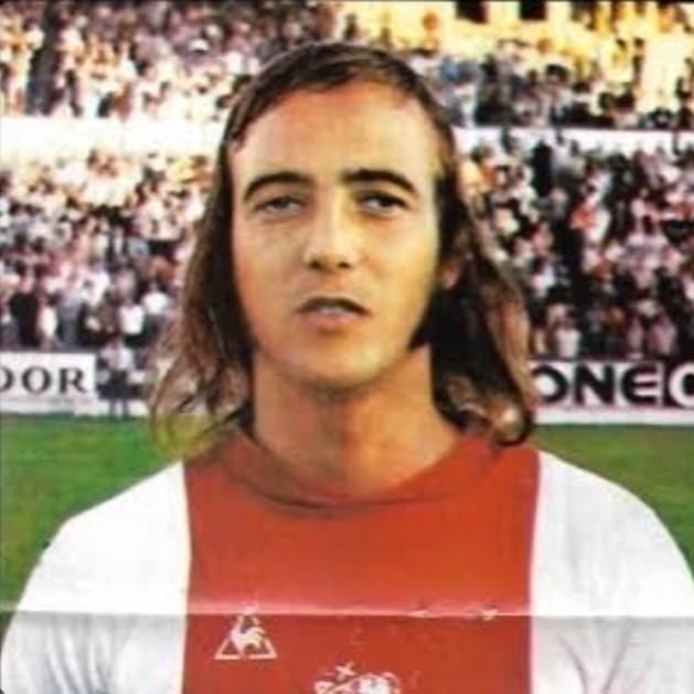 Neeskens(CM)