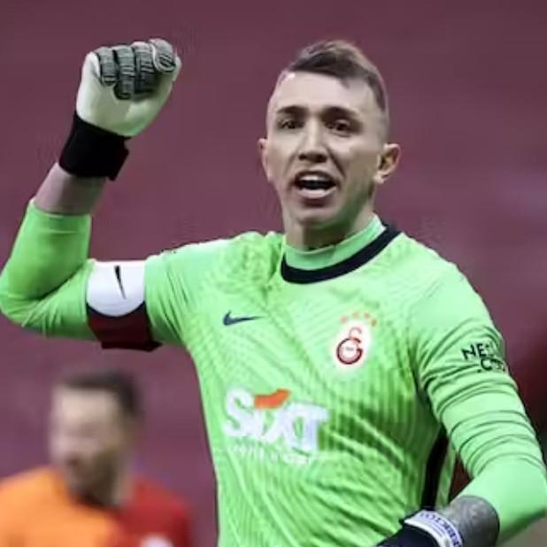 Muslera(GK)