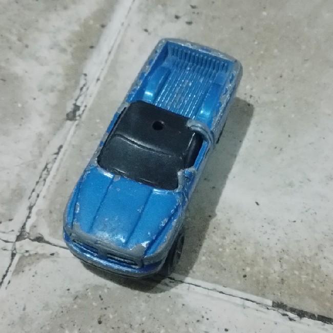 Camioneta azul