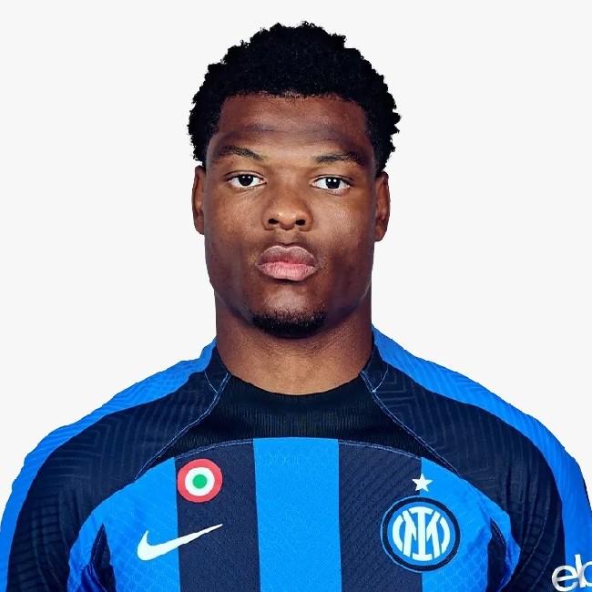 2 Denzel Dumfries