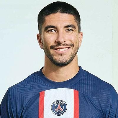 28 Carlos Soler