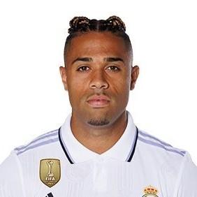 24 Mariano Díaz