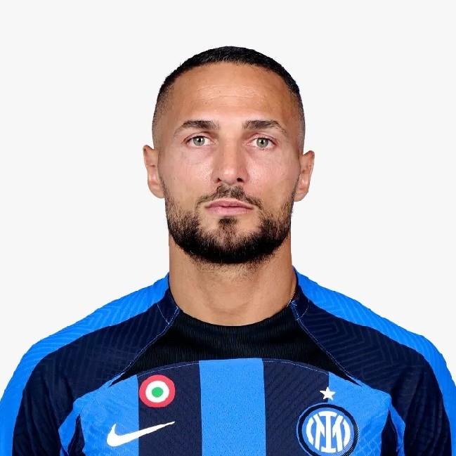 33 Danilo D'ambrosio