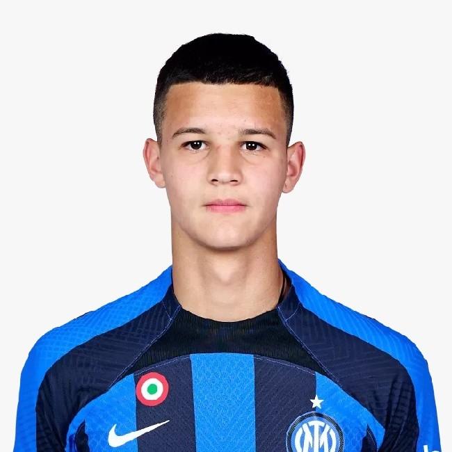 45 Valentin Carboni