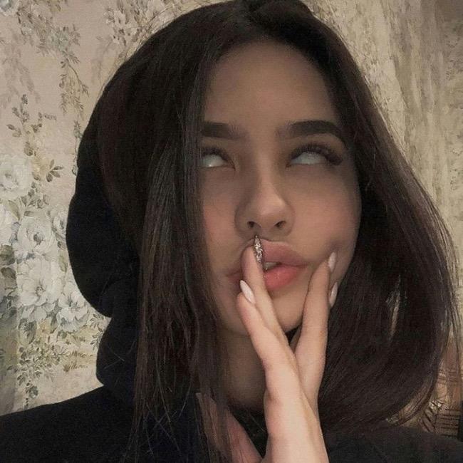 ™𝐿𝑒𝓋𝓈𝒽𝒶 𝓝𝓪𝓴͢͢͢𝓱𝓾𝚈 𒅒