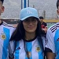 Alba Pinedo, Lesly Elizabet