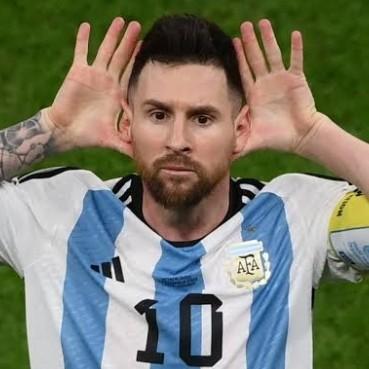 Messi(7🏟7⚽️3🅰️)🏆🗺+🟡