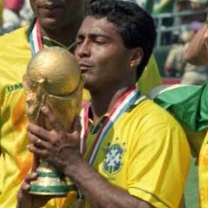 Romario(7🏟5⚽️3🅰️)🏆🗺🟡