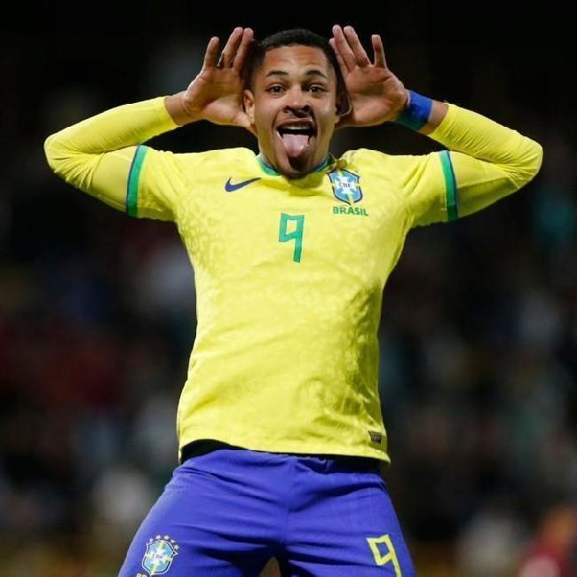 Vitor Roque