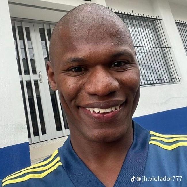 JH De La Cruz