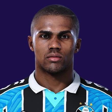 25. Douglas Costa