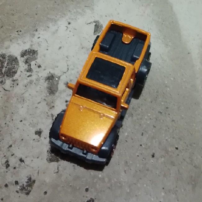 Camioneta naranja