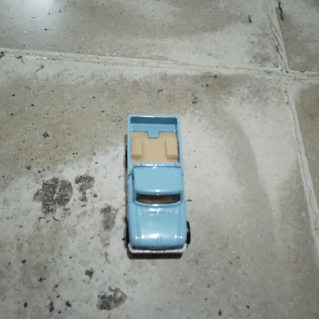 Camioneta celeste