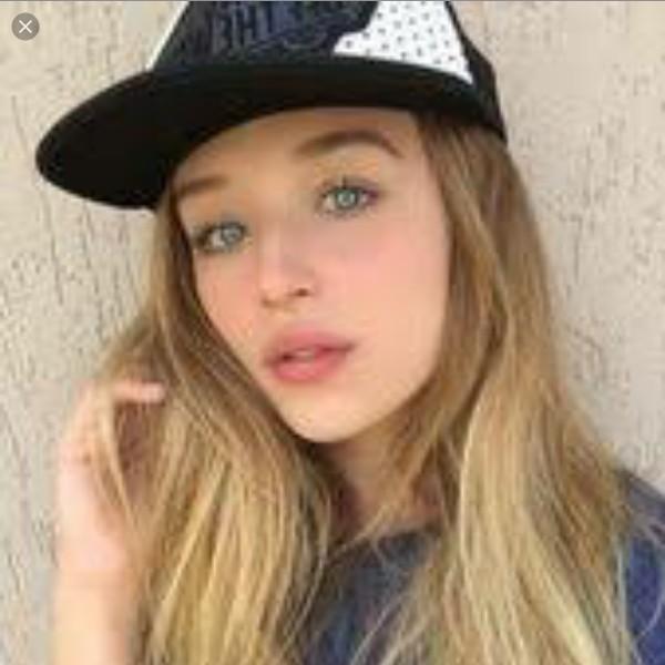 Livia                                             ataque titular