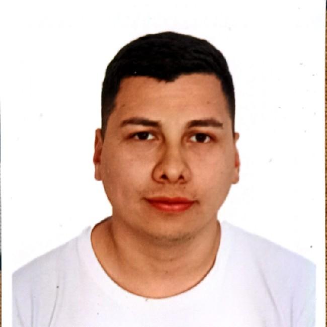 Camilo Flores