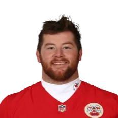 LG) Joe Thuney