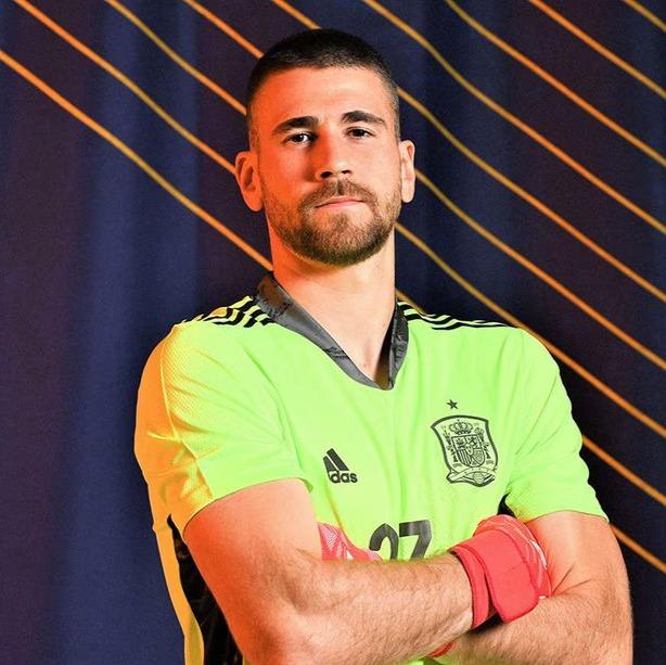 Simón