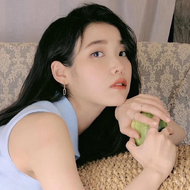 IU