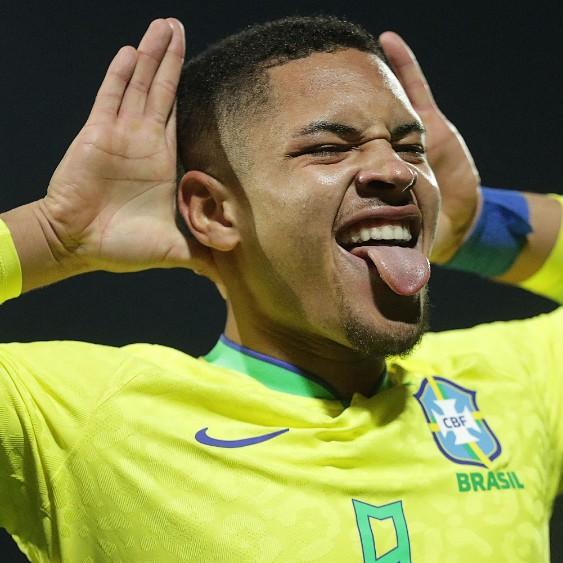 Vitor Roque