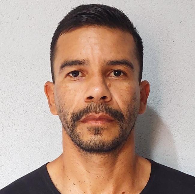 ADESCLEITON TAVARES CRUZ.