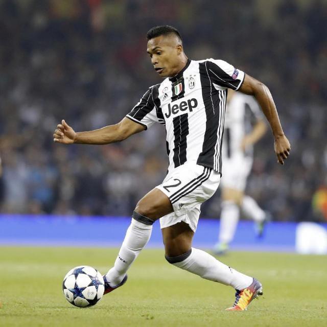LE= Alex Sandro