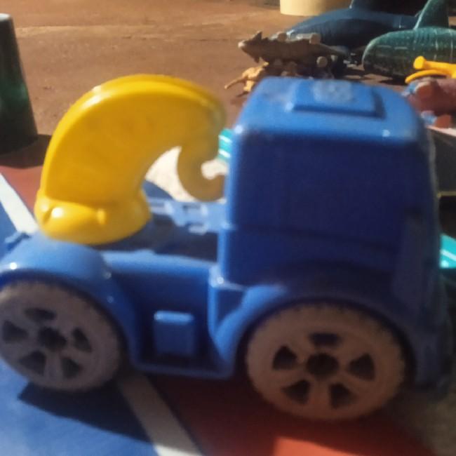 Caminhão azul gk cap