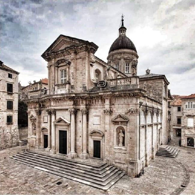 Velika Gospa, Katedrala