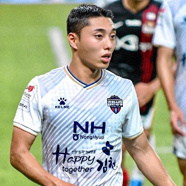 Dong-Jun Lee