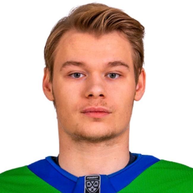 Максим Великов