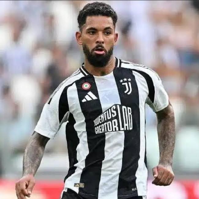 Douglas Luiz (MC)